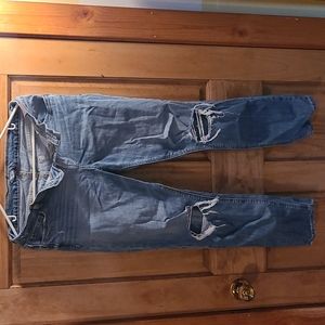 Old navy boyfriend mid rise jeans ripped and distressed size 6